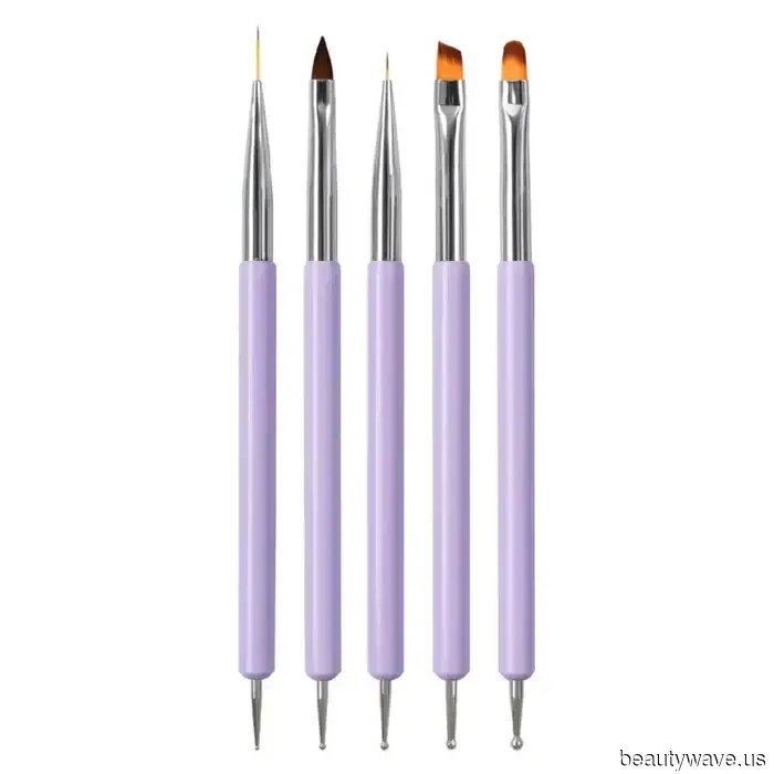 Модные люди сейчас носят французский маникюр&mdash;11 стильных дизайнов, которые мы возьмем в салон