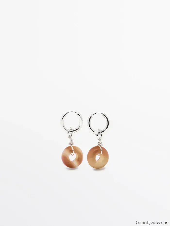 Alle meine Freunde mit coolem Stil machen diesen Ohrpiercing-Trend, der niemals veraltet sein wird.