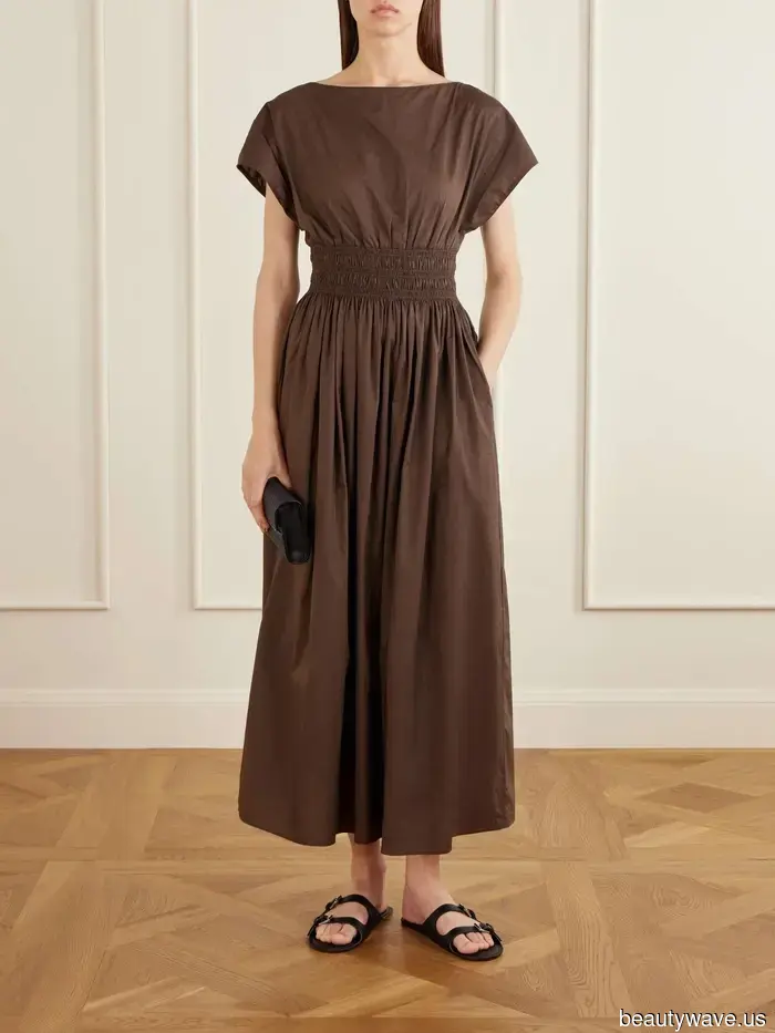 Dimentica il Maximalismo&mdash;Questi sono gli acquisti di lusso silenzioso e anti-tendenza che le persone della moda indossano quest'estate