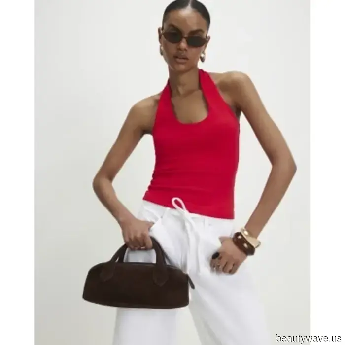 Not Black, Not White—These Are the Linen Trousers That Everyone Is Suddenly Wearing This Summer
