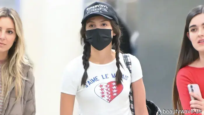 Olivia Rodrigo Usó Uggs de Plataforma Con la Tendencia de Pantalones que Realmente Recomiendo Usar en un Vuelo