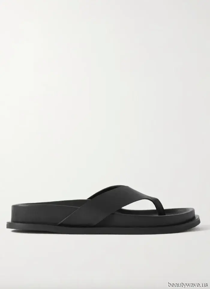 Fashion enthusiasts in Copenhagen have recently been pairing these 5 types of shoes with jeans.