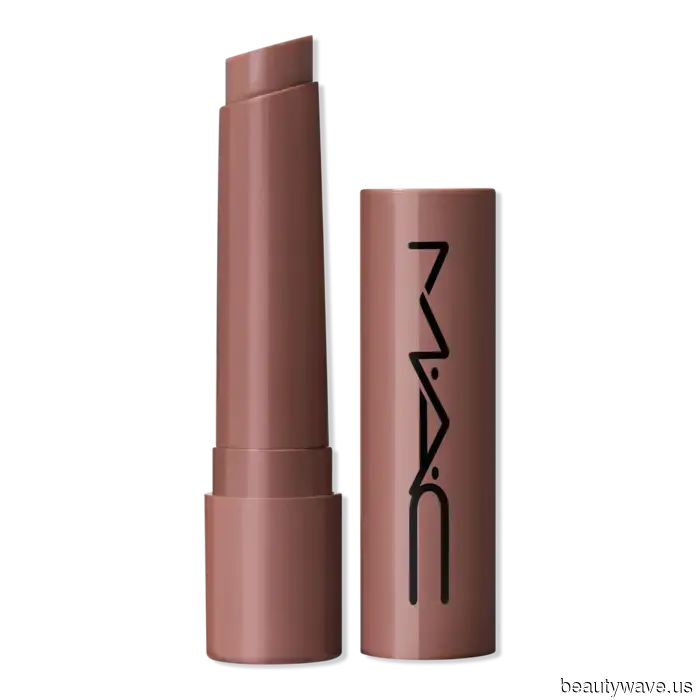 Gabbriette Cambió el Corrector de Labios por la Combinación Fuera de Temporada que Raramente Funciona para el Verano de 2025