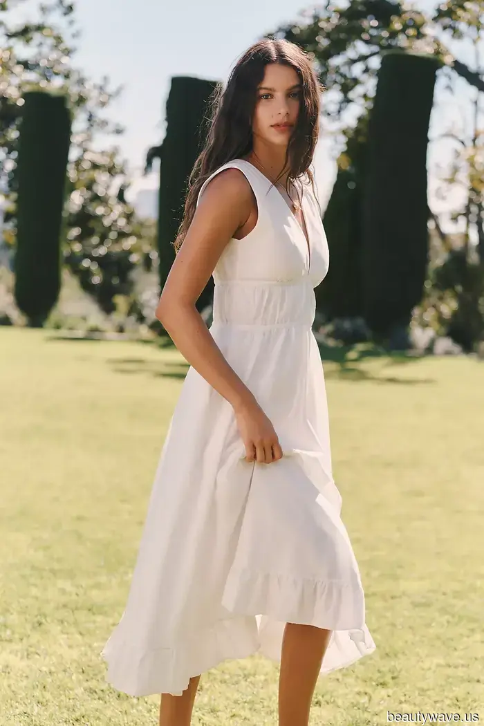 I'm Traveling from NYC to L.A.—Here’s What I'm Bringing for the Month.