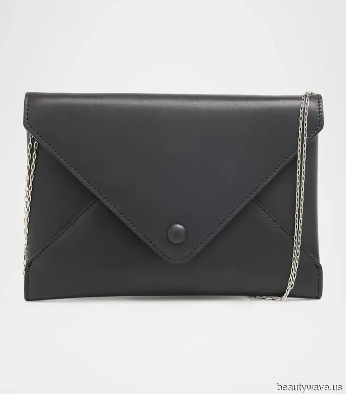 This is the chic bag style that will elevate the appearance of all your outfits, giving them a luxurious look.