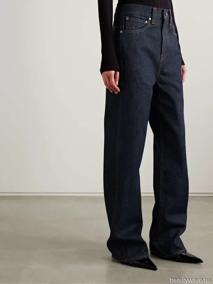 I'll be able to tell you're a fashion enthusiast if I spot you wearing jeans like *this* in 2025.