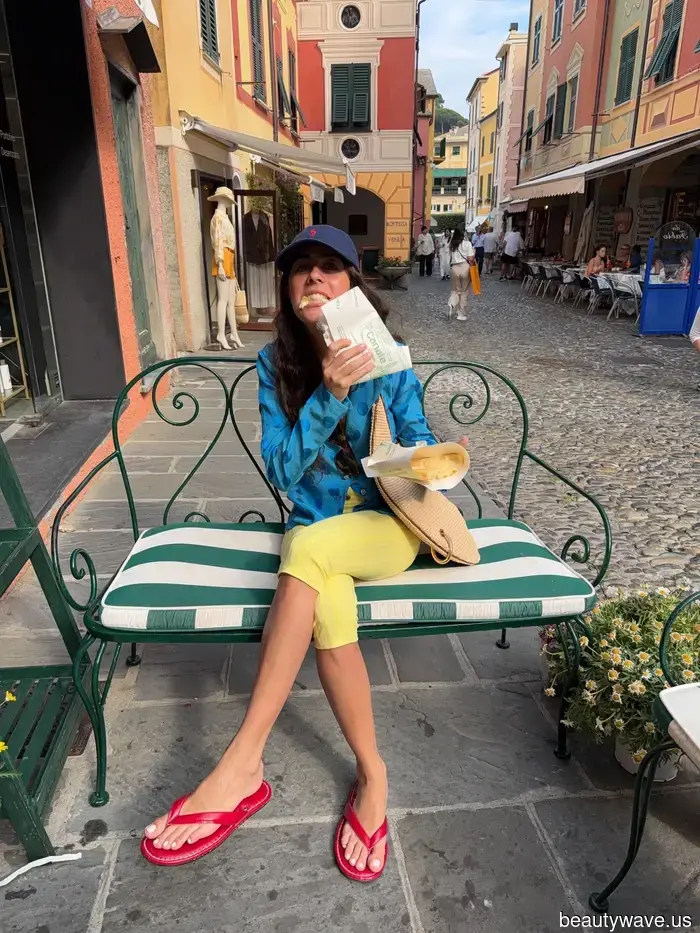 Capri Sweats Are Subtly Gaining Popularity in LA—These Shoes Will Enhance Their Style in 2026