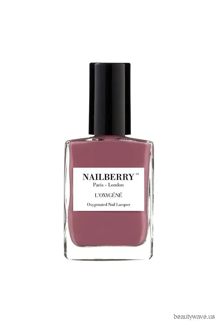 From Soft Petals to Moist Grass Blades—April's Popular Nail Shades Capture the Essence of Spring Foliage