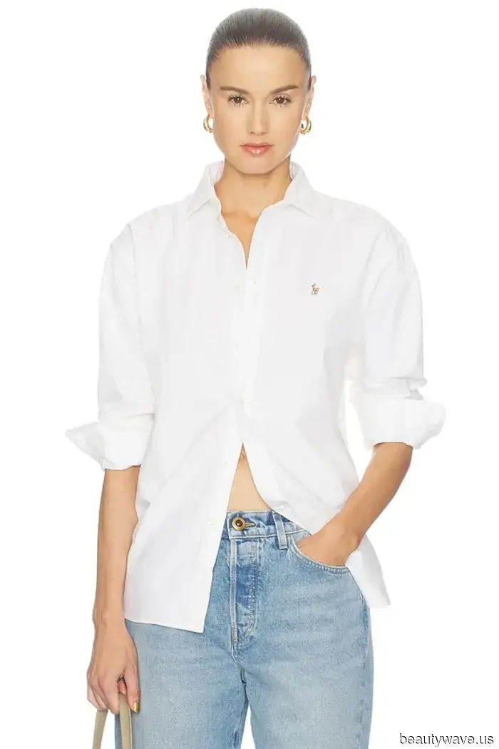 Trendy women have subtly begun to wear their jeans in this particular manner.