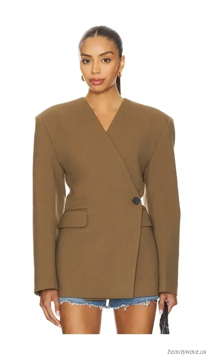 If I see you sporting this stylish blazer trend instead of a classic one, I’ll recognize you as a fashion-forward individual.