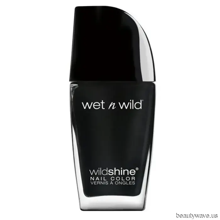 15 Manicures Inspired by Dark Academia That Conjure Images of Dusty Leather Books, Secret Societies, and Plaid Layers