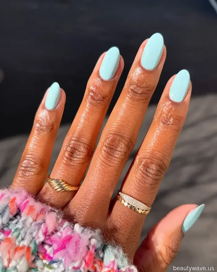 It's Official: This Is the Most Stylish Way to Sport Short Nails.