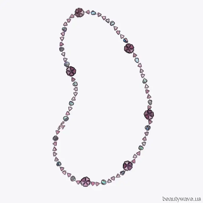 The Unique Earrings That Trendy Girls in Paris and NYC Are Sporting