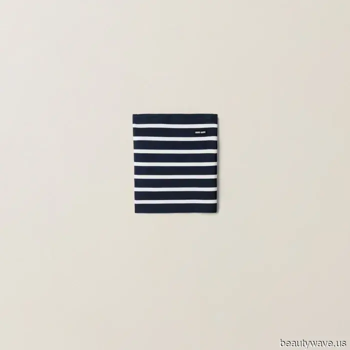 Si estás cansado de camisetas y pantalones cortos, este es el nuevo uniforme de verano para llevar con zapatillas.