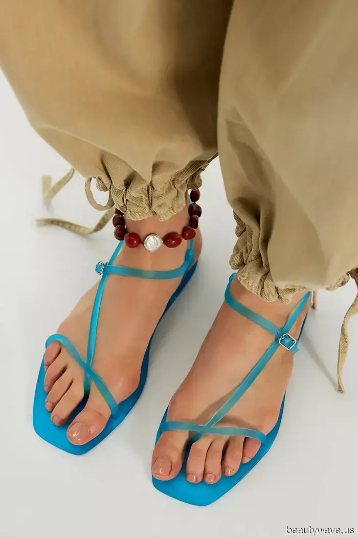Entschuldigung, aber diese 5 Sandalen-Trends sind offiziell für 2026 out.