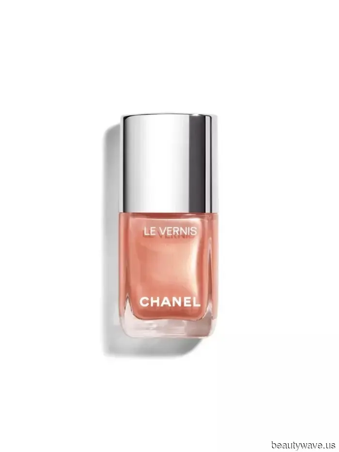 "So Beautiful—Like Candlelight": Celebrity Nail Technicians Are Obsessed with Toasted Nails This Autumn