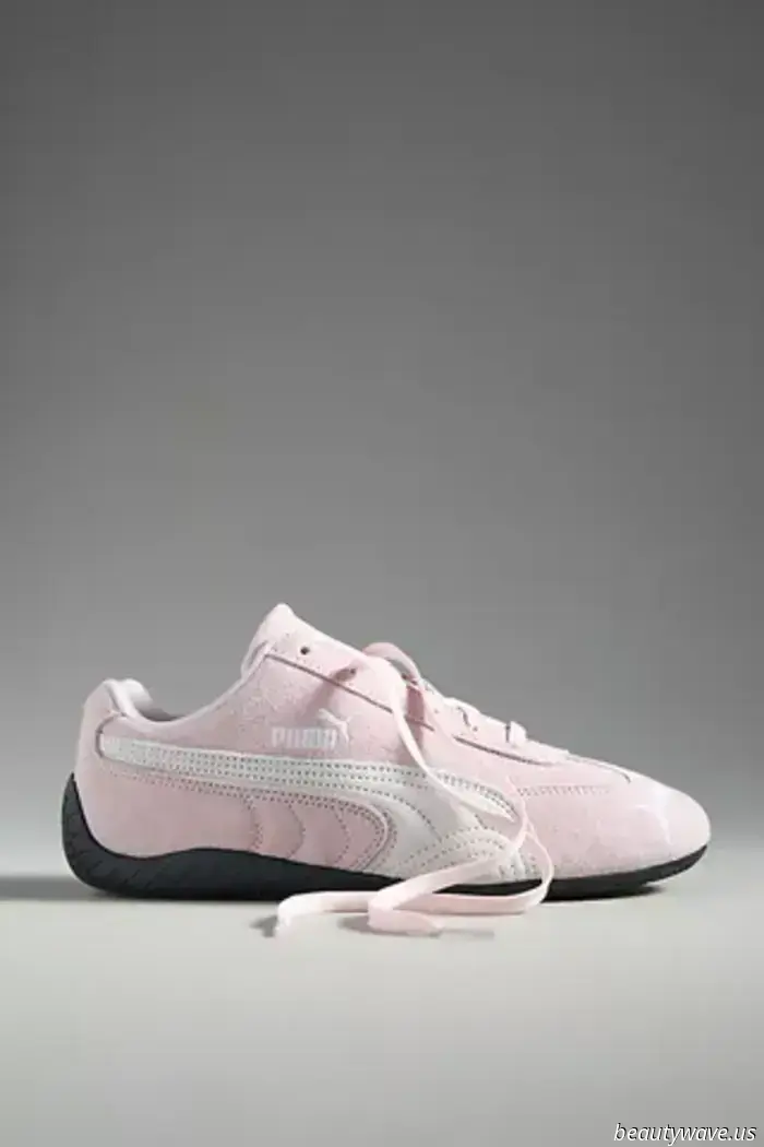 Nel caso in cui vi steste chiedendo quale bella tendenza Sneaker Anne Hathaway avrebbe indossato, È questo