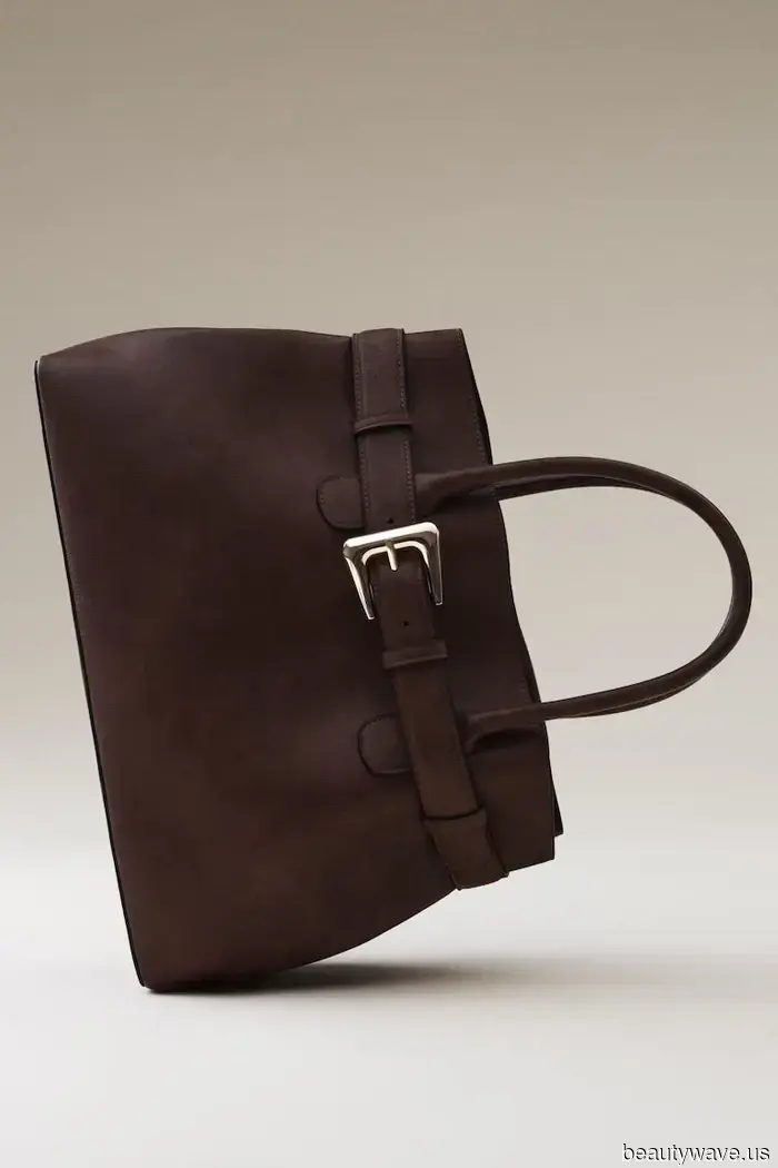 Le persone di moda stanno già indossando queste 5 tendenze di accessori autunnali 2025 che migliorano l'outfit in ripetizione.