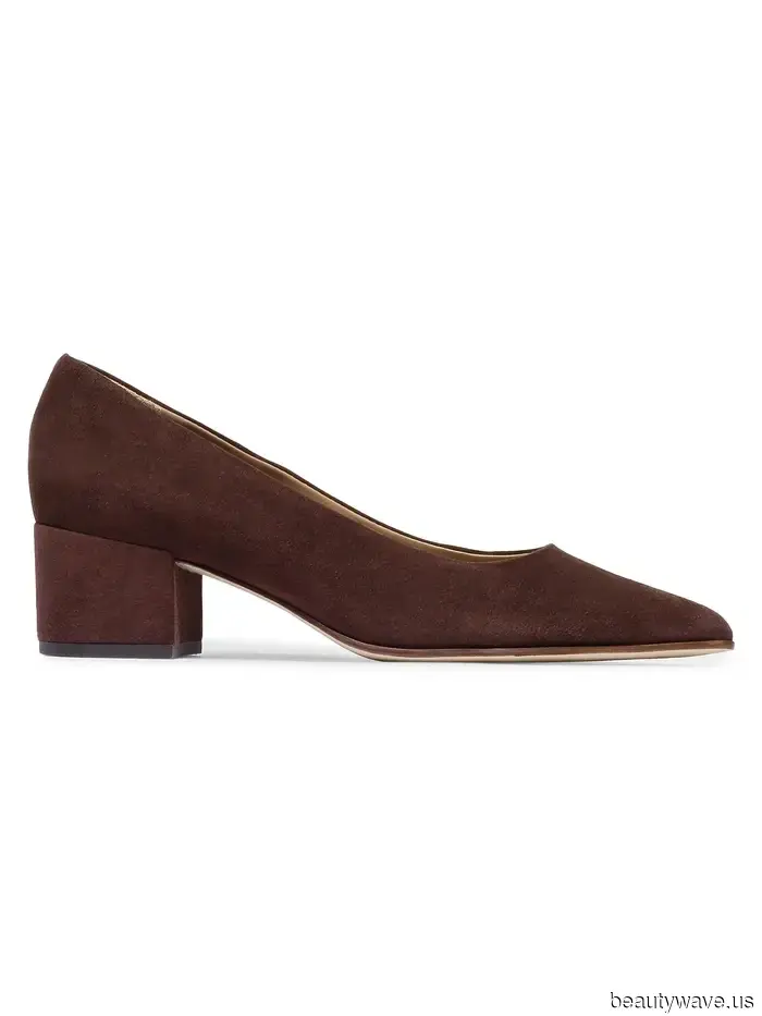 Identifying an It Girl in 2026: This Trendy Cropped Jeans Look and This French-Inspired Shoe Style