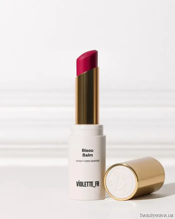 Le ragazze francesi giurano su questo balsamo labbra per labbra appena morse in un solo passaggio