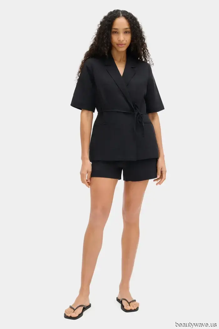 Improvvisamente, tutte le donne più eleganti di Londra sembrano possedere questo elegante vestito di alta moda&mdash;ma sta vendendo rapidamente.
