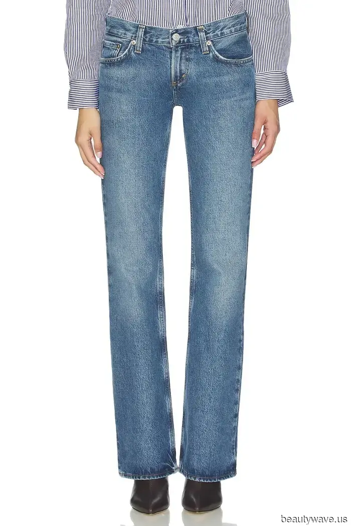 Lo siento, Sneakers&mdash;Los jeans de tiro bajo lucen más en 2026 con esta elegante tendencia de zapatos planos.