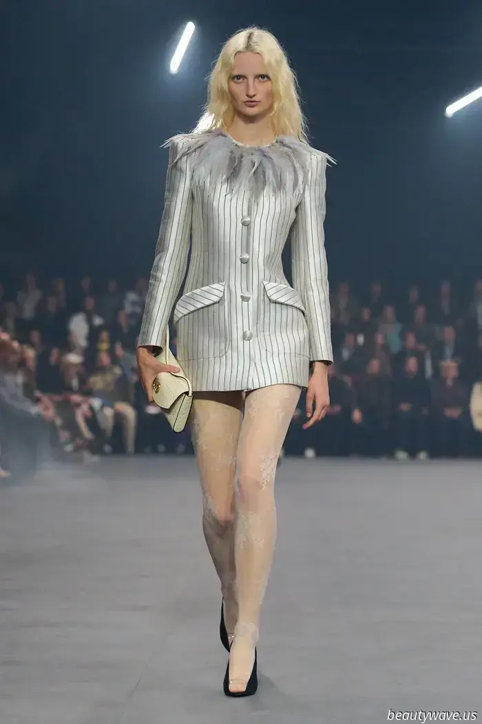 Alessandro Michele bringt sanfte Eleganz und zarte Romantik für Valentinos Frühjahr 2026