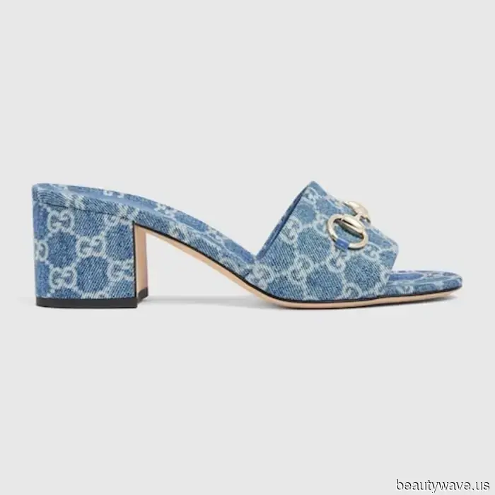 Not Leather, Not Suede—This Heels Trend Truly Looks Most Stylish with Jeans.
