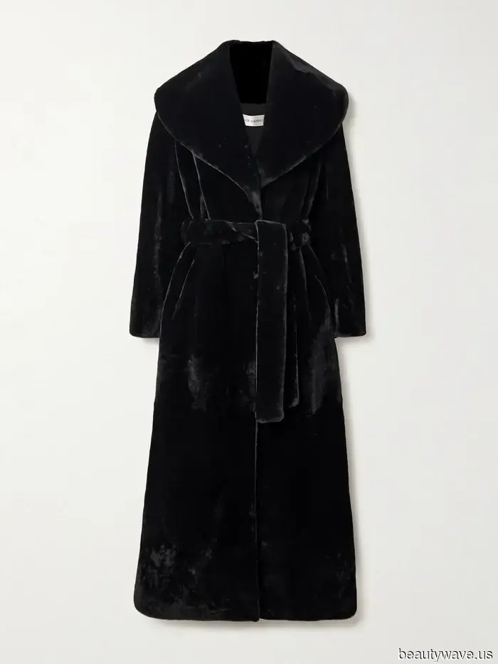 Dua Lipa Sported the Only Winter Coat for Cool Girls That We Desire