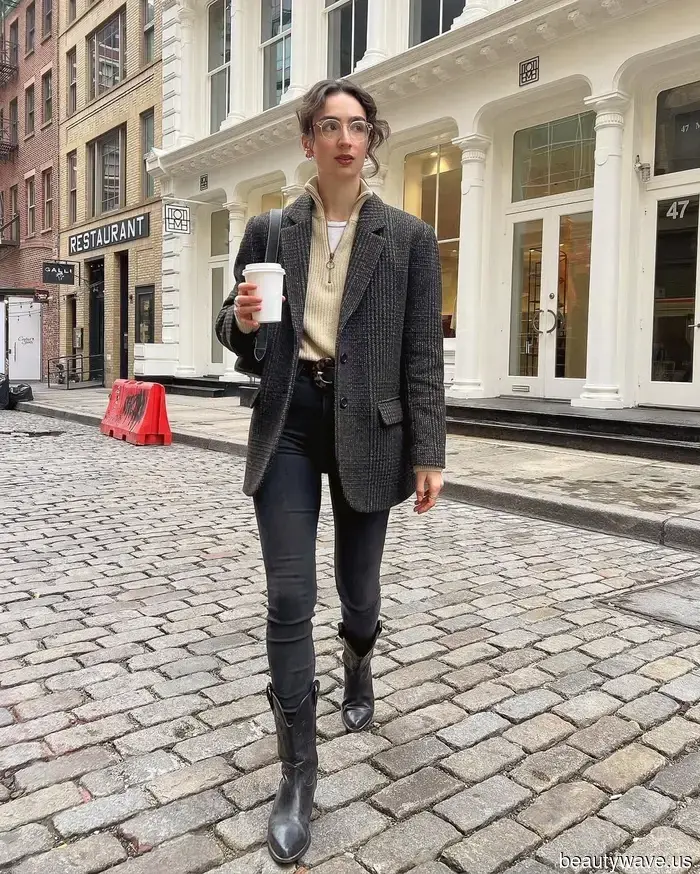 The Distinctive Style That Everyone Fashionable in NYC Will Adopt When Pairing Boots with Jeans This Fall