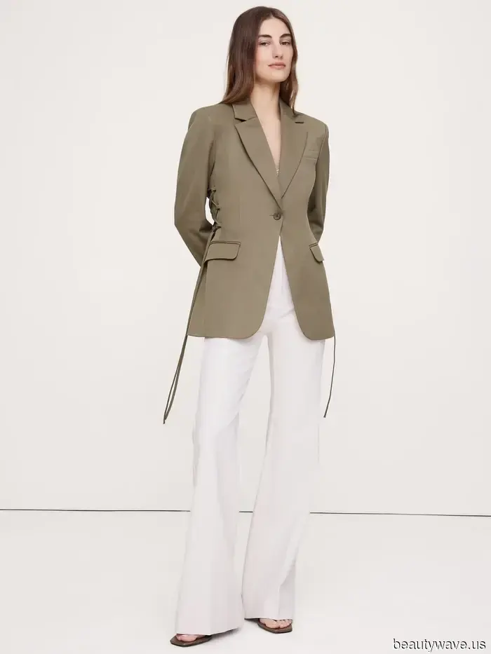 Banana Republic's Spring Sale Event is now underway, and stylish individuals will want to add these items to their wardrobes.