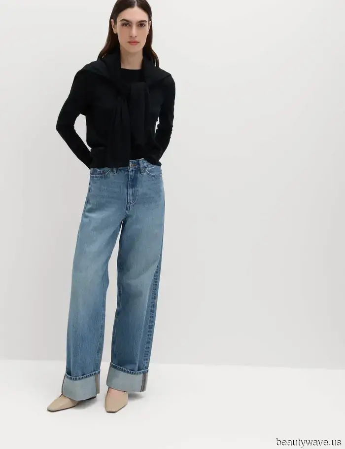 Les jeans avec des bottines ne sont pas une nouveauté, mais personne ne les porte aussi bien que les Parisiens.