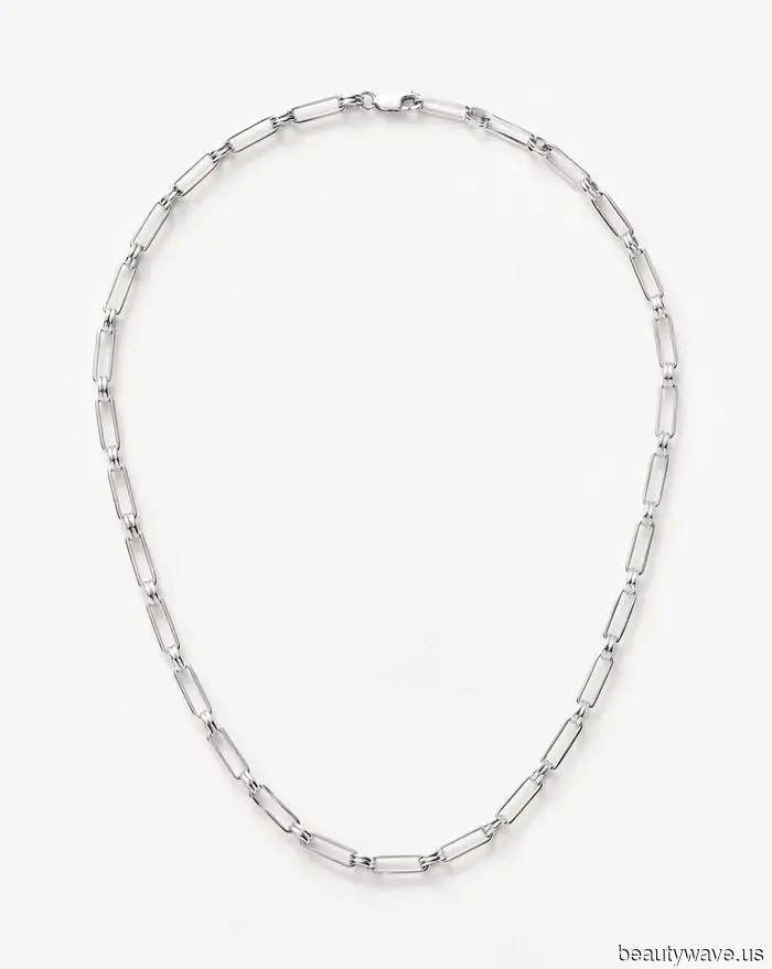 Attention Minimalists! These 5 Timeless Holiday Outfit Combinations Exude Simple Elegance.