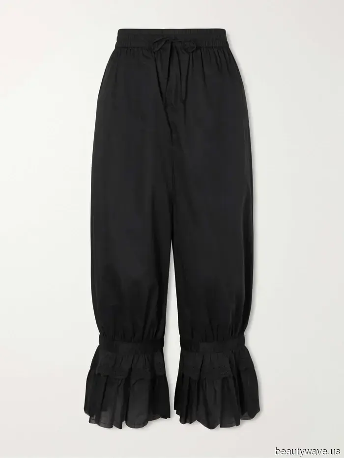 Apologies, Capris—Trendsetting under-30s are sporting this summer's pant style with ballet flats and boots.
