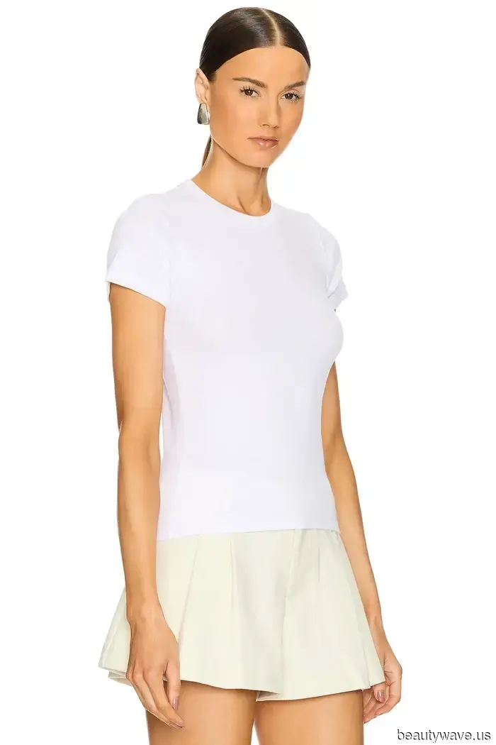 Cada chica de moda millennial en NYC usa este mismo conjunto de camiseta cada semana.