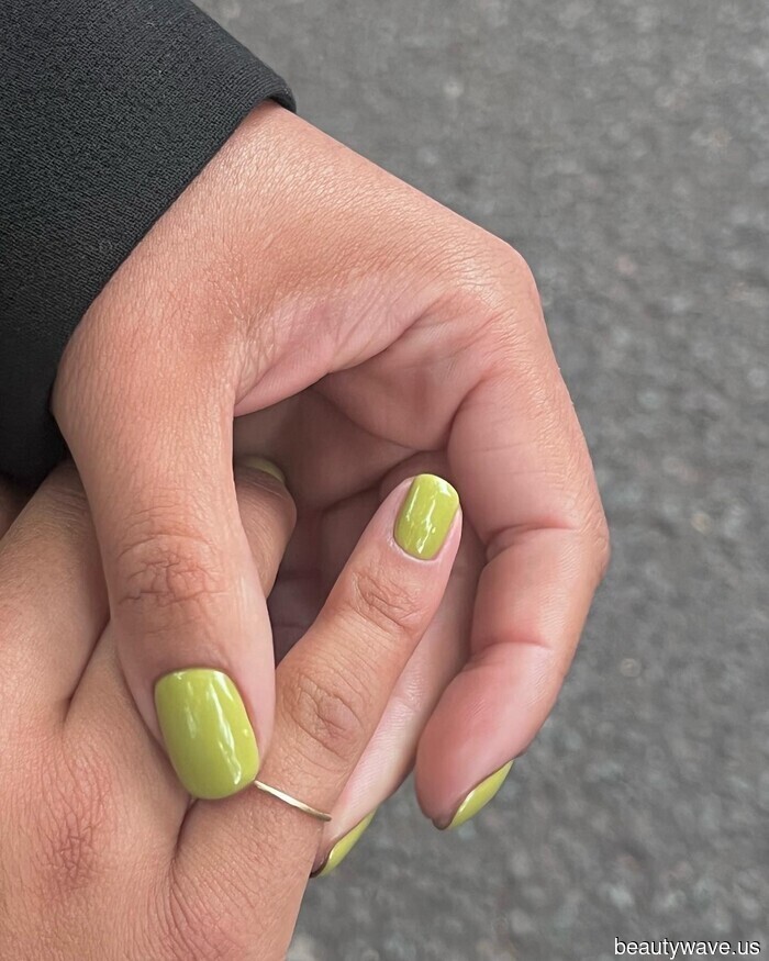 I 19 colori di smalto di lusso che le persone alla moda indossano in autunno (più quelli che stanno ritirando silenziosamente)