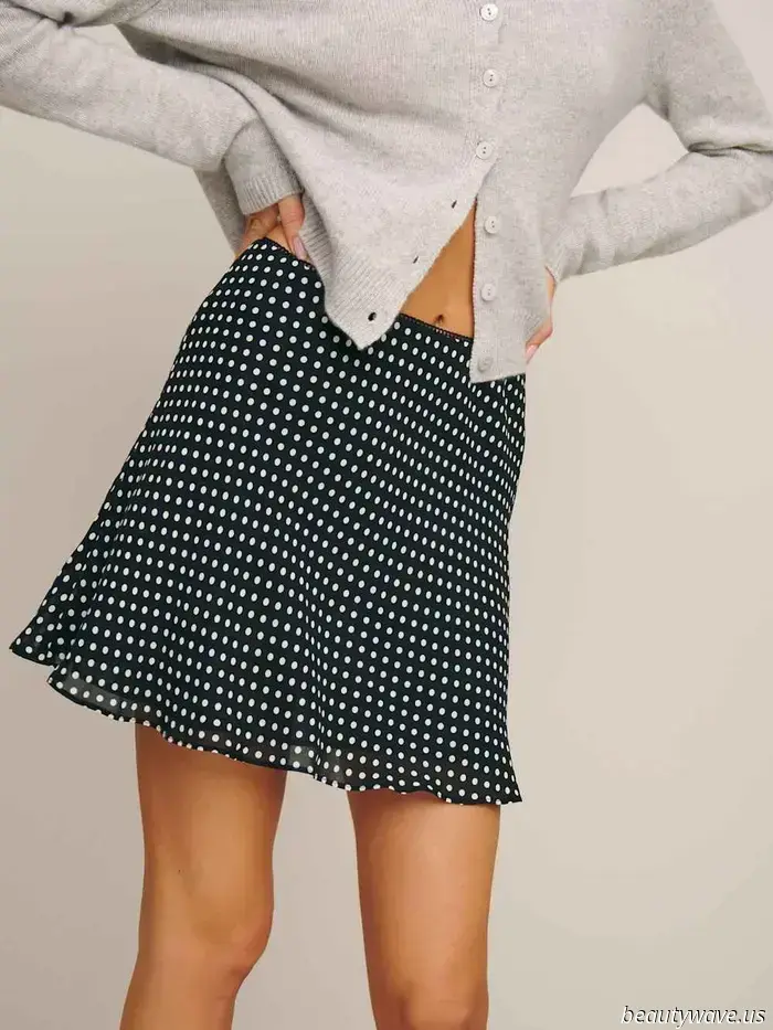 Esta es la nueva falda It entre las chicas francesas modernas de vacaciones y en París