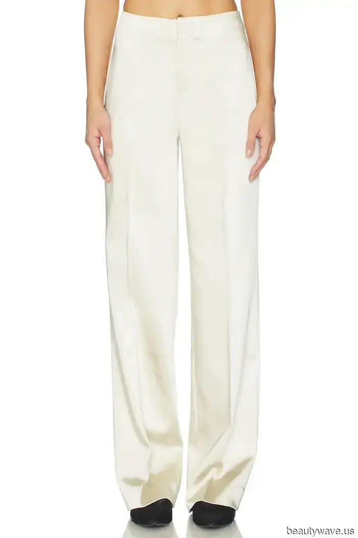 Sofia Richie Grainge está embarazada, y compartió la noticia con la chaqueta SRG que sé que se agotará primero.