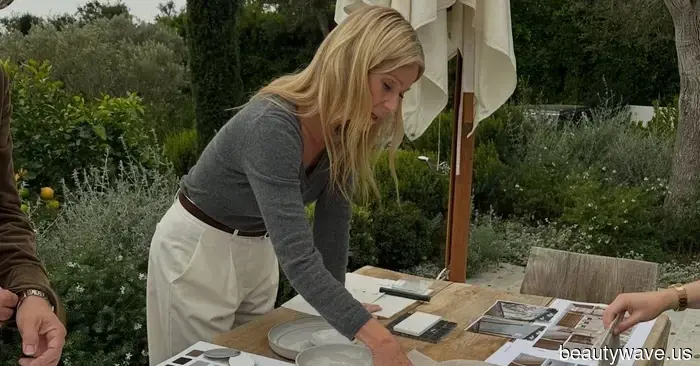 Fermate i Blue Jeans&mdash;Questa Tendenza Senza Tempo dei Pantaloni Rende i Maglioni Neutri i Più Chic