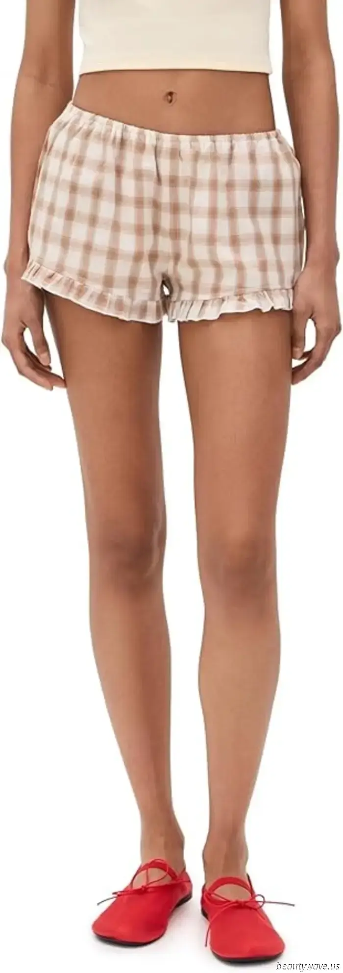 Non The Row, non Khaite: il guardaroba essenziale economico che Kendall Jenner indossa con i pantaloni è in saldo su Amazon
