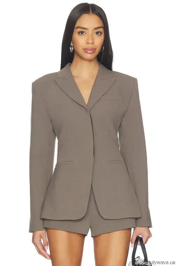 Modeleute tauschen ihre klassischen Blazer gegen diese 3 frischen Stile aus