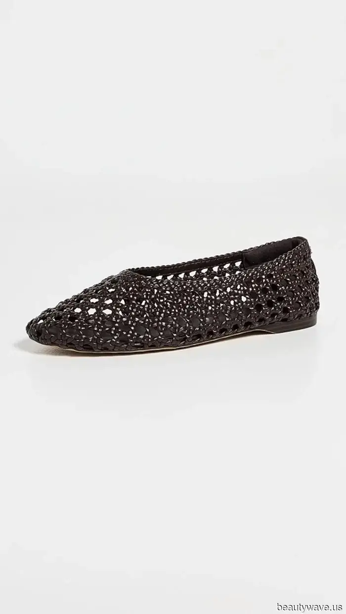 I Frequent Flyer nel 2026 Giurano sui Viral Still Here Jeans e su Questa Tendenza delle Scarpe Basse per Apparire Fighi