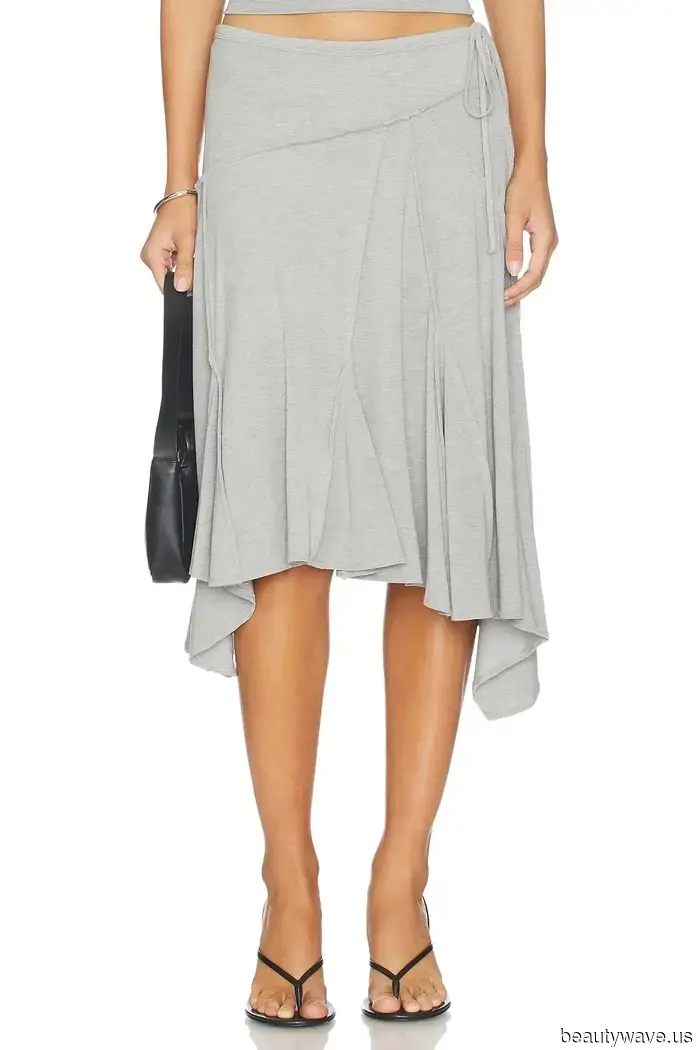 I just returned from Paris and noticed these specific summer outfit combinations everywhere.