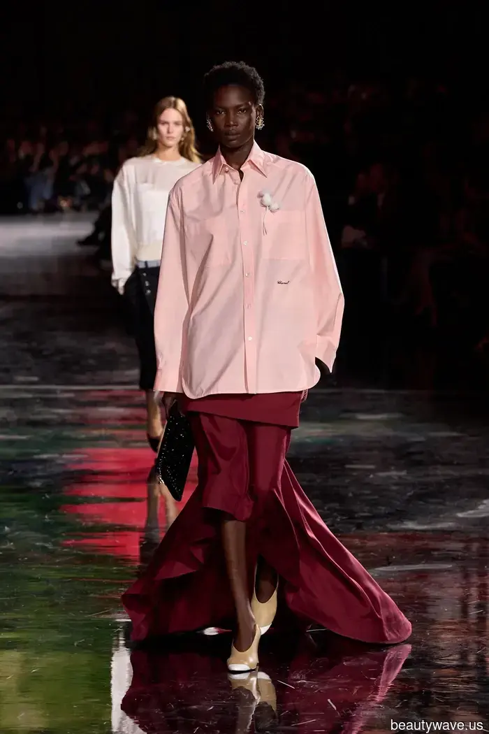 More Stylish Than White T-Shirts and Crewneck Sweaters—Here Are the Major Top Trends to Watch for 2026.