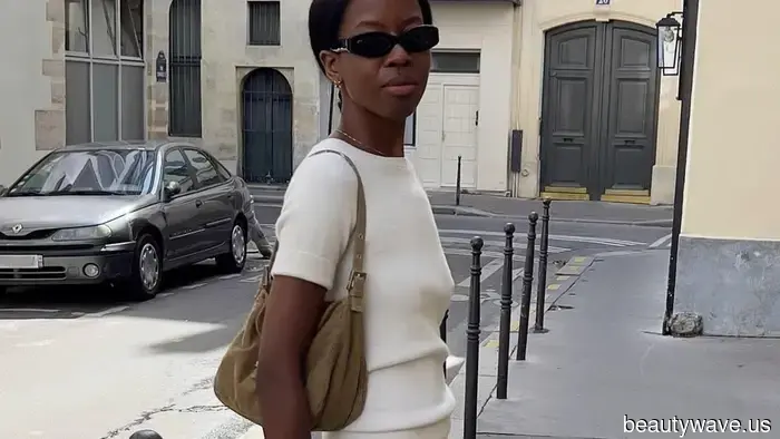 En lugar de jeans, la gente en París está usando este elegante básico con bailarinas y mocasines.
