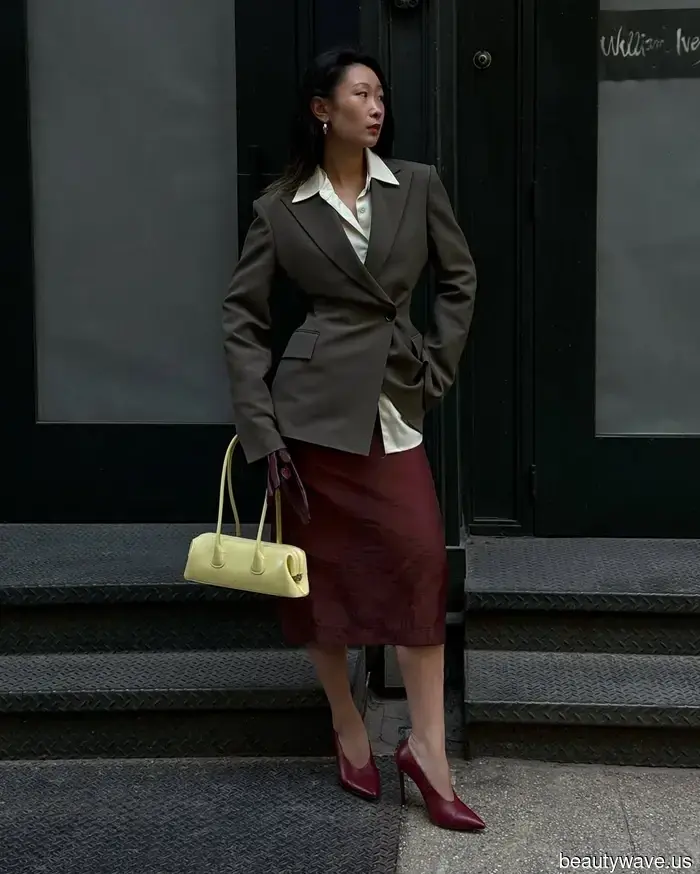 Click Here for Evidence That This Elegant Shoe Color Pairs Well With Both Jeans and Dresses