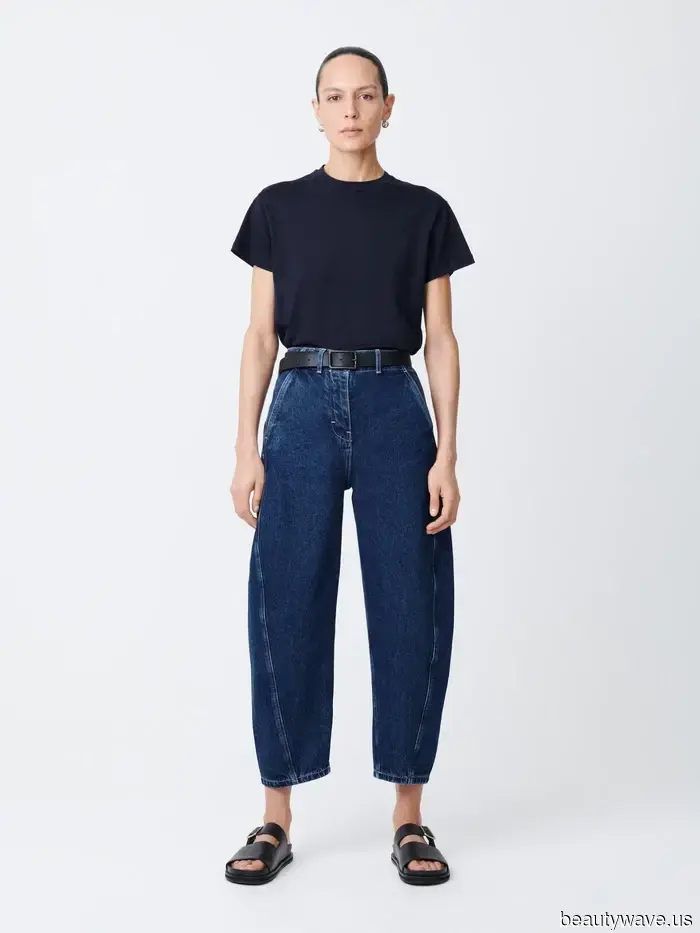 If you're looking for summer jeans outfit ideas, here are the 6 styles that French women are frequently sporting.