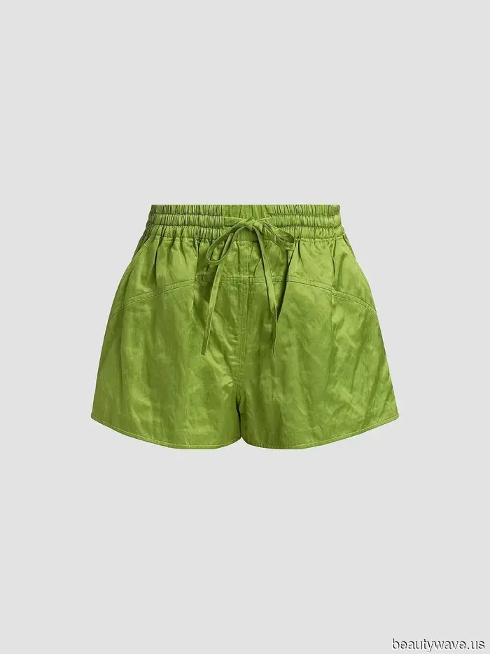 Seen in NYC—the Shorts Trend that It Girls are pairing with T-Shirts.