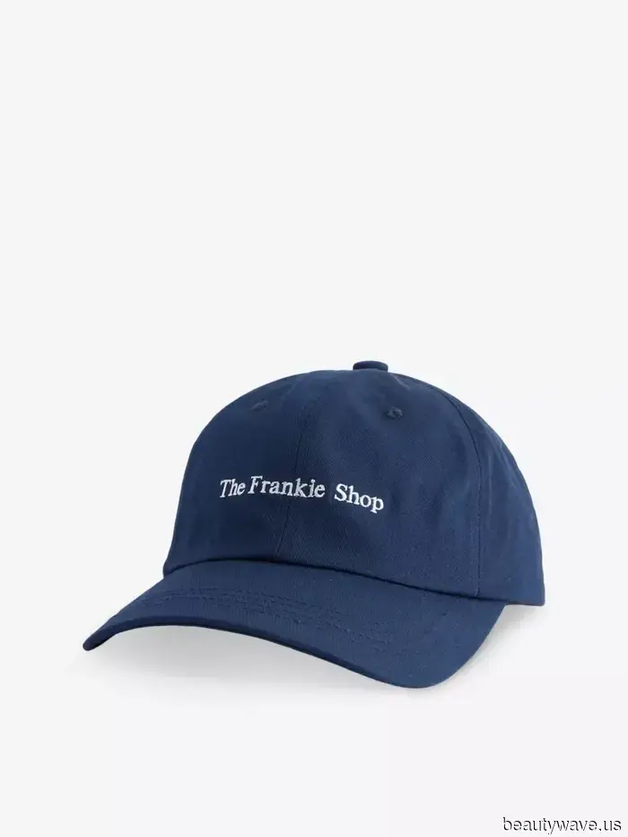 5 Accessories That French Women Are Currently Using to Elevate Their Basic Autumn Looks