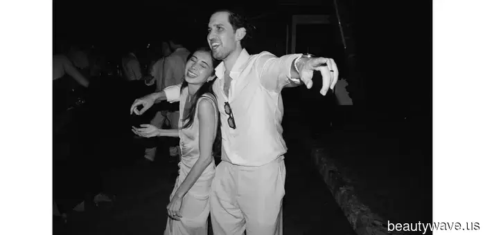 Phoebe Philo! Ralph Lauren! Colleen Allen! Die Braut trug 7 makellos elegante Looks für ihre Hochzeit in Saint Bart's.